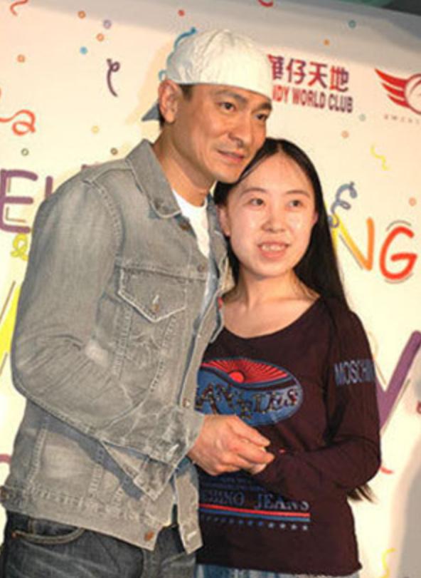 14年过去了，那个为追星致父亲跳海自杀的杨丽娟，现状如何？