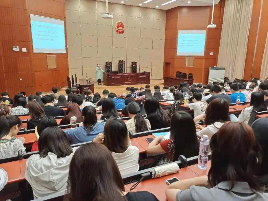 武汉学院“学霸班”：一个班9人考上公务员，还有多人考上研究生