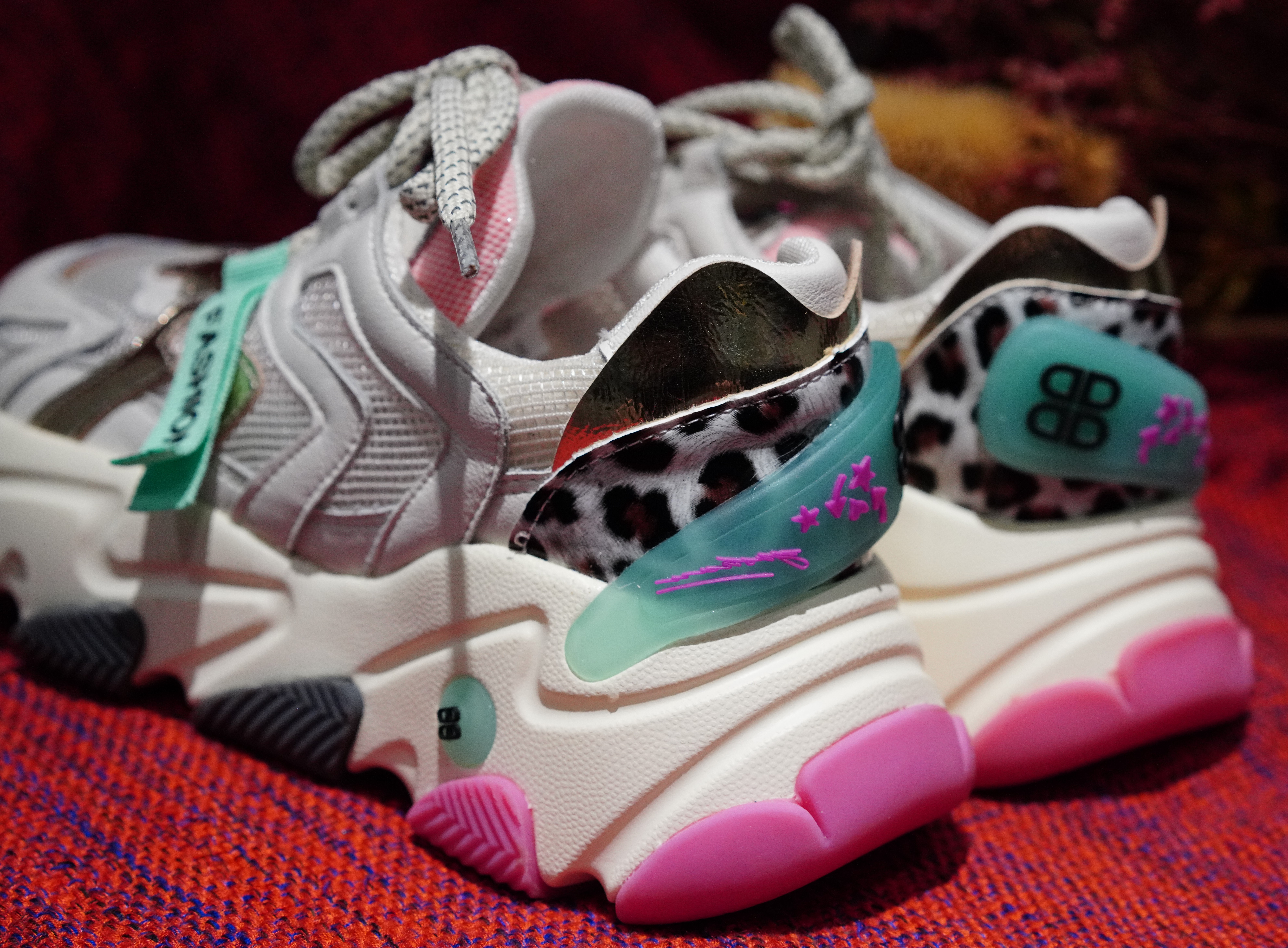 潮酷又时尚的老爹鞋,明星款老爹鞋