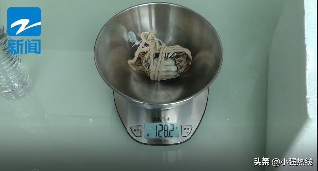 天猫某旗舰店上买了32盒大闸蟹，公蟹、母蟹每只都“大瘦身”！店家：可能双11发货量太大发错了