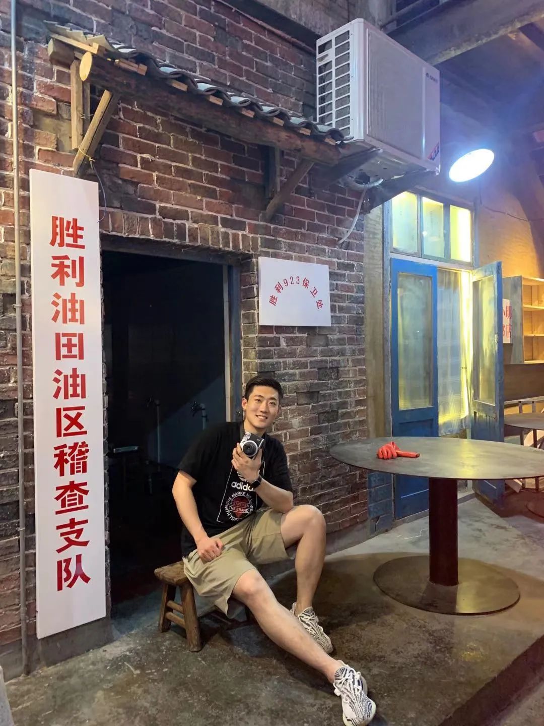 涨见识了!原来很多开宝马的都有一面鞋墙,穿的球鞋不上千就上万