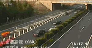 司机一个举动救了一个男人,司机不经意的一个动作悲剧了