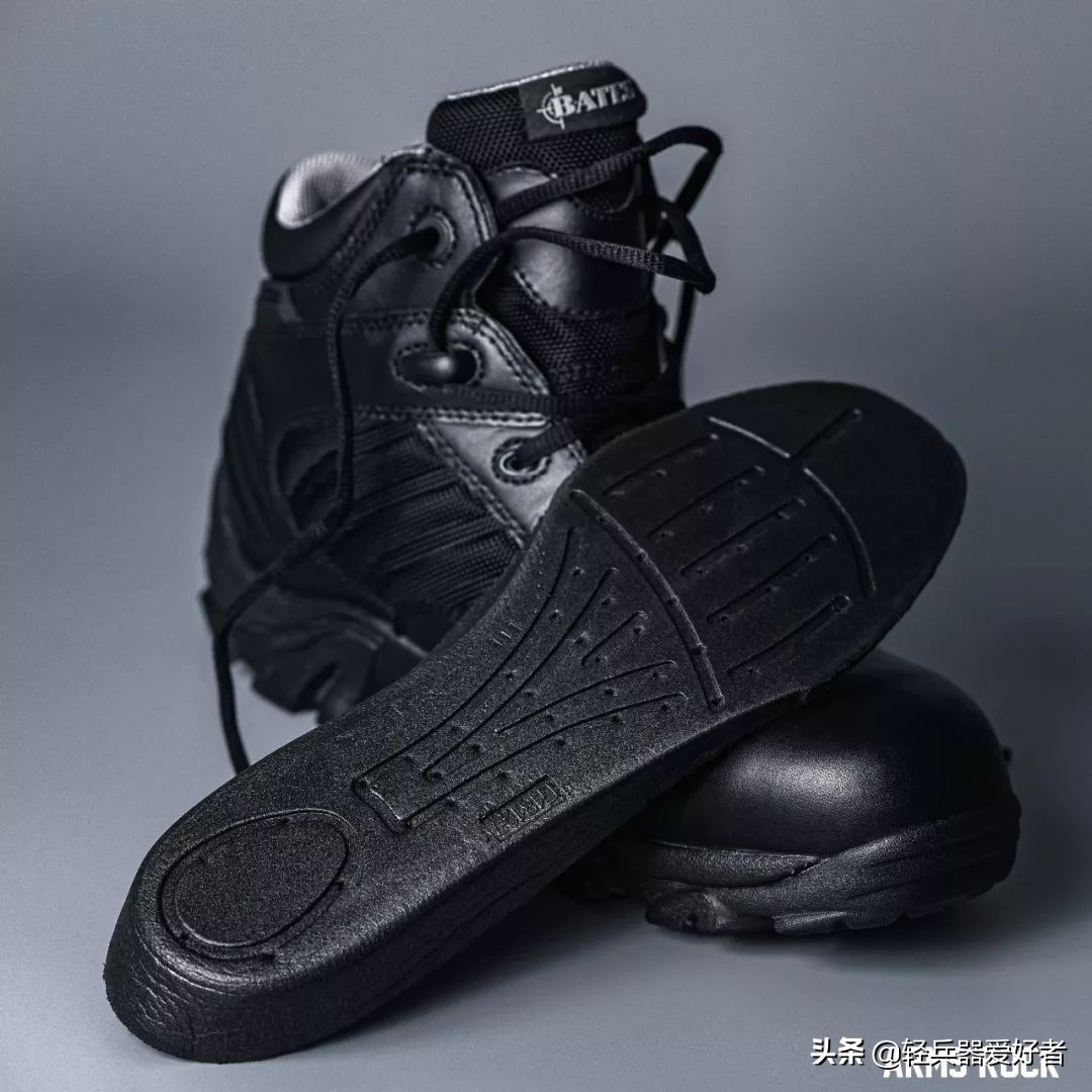 军靴防水测试,军靴透气性