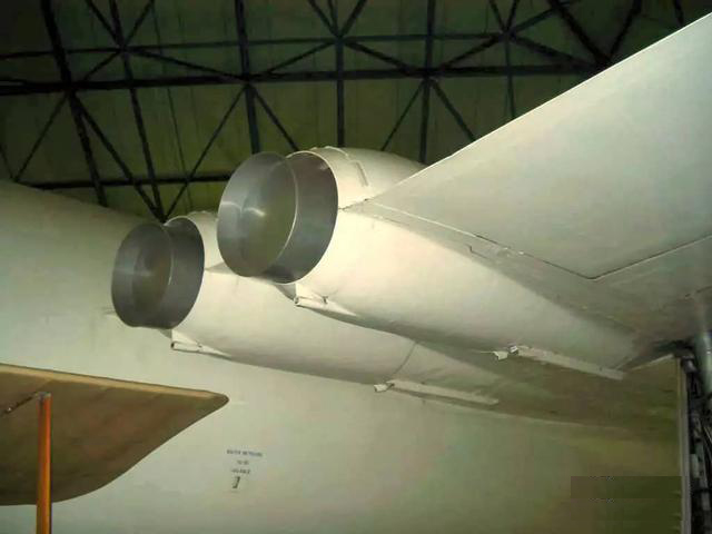 英国v型轰炸机,英国三神轰炸机