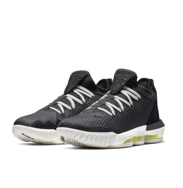 lbj17low大灌篮开箱,lbj17首发配色