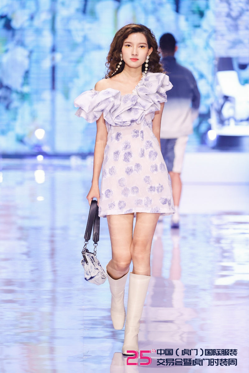 以纯2019夏季秀场,以纯女装2019发布会