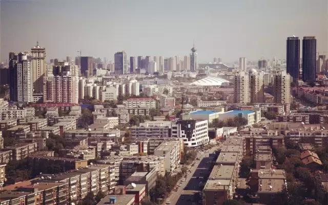 “您家住哪啊？”“我啊？河西尖山儿！”