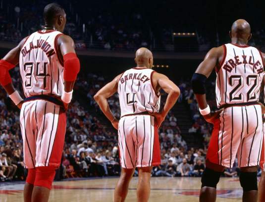 NBA十大拥有“巨臀”的球星：保罗上榜，巴克利从3分线背打到禁区