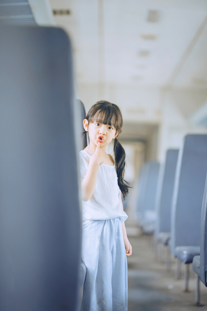 他所拍摄的萌娃温暖人心,满足了你对女儿的全部幻想