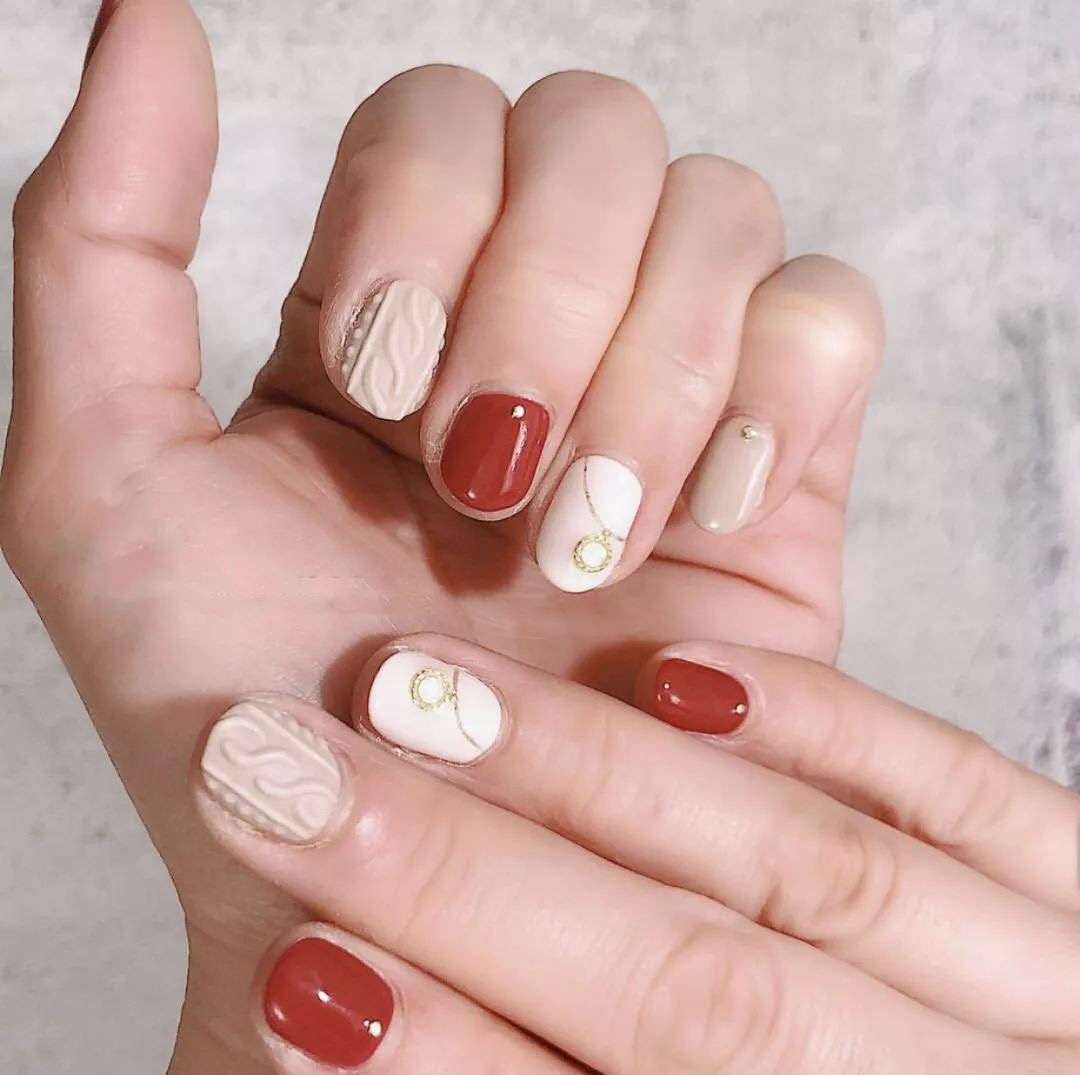 可爱又时髦的毛衣美甲教程，是时候给你的指尖换上“冬装”啦！