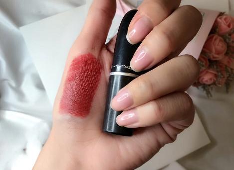 mac和雅诗兰黛粉底哪个好,mac和雅诗兰黛哪个更适合混油皮