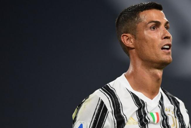 c罗庆祝图片4k全屏无水印,35岁的c罗个人双里程碑