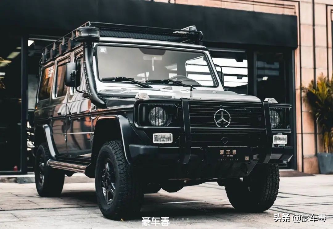 豪车毒老纪考斯特,豪车毒老纪小跟班