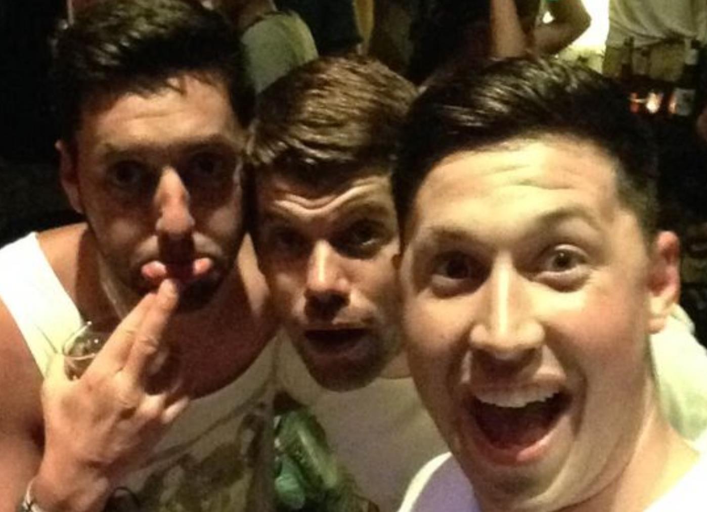 小伙离婚后买彩票中了5000万,买彩票中大奖环游世界