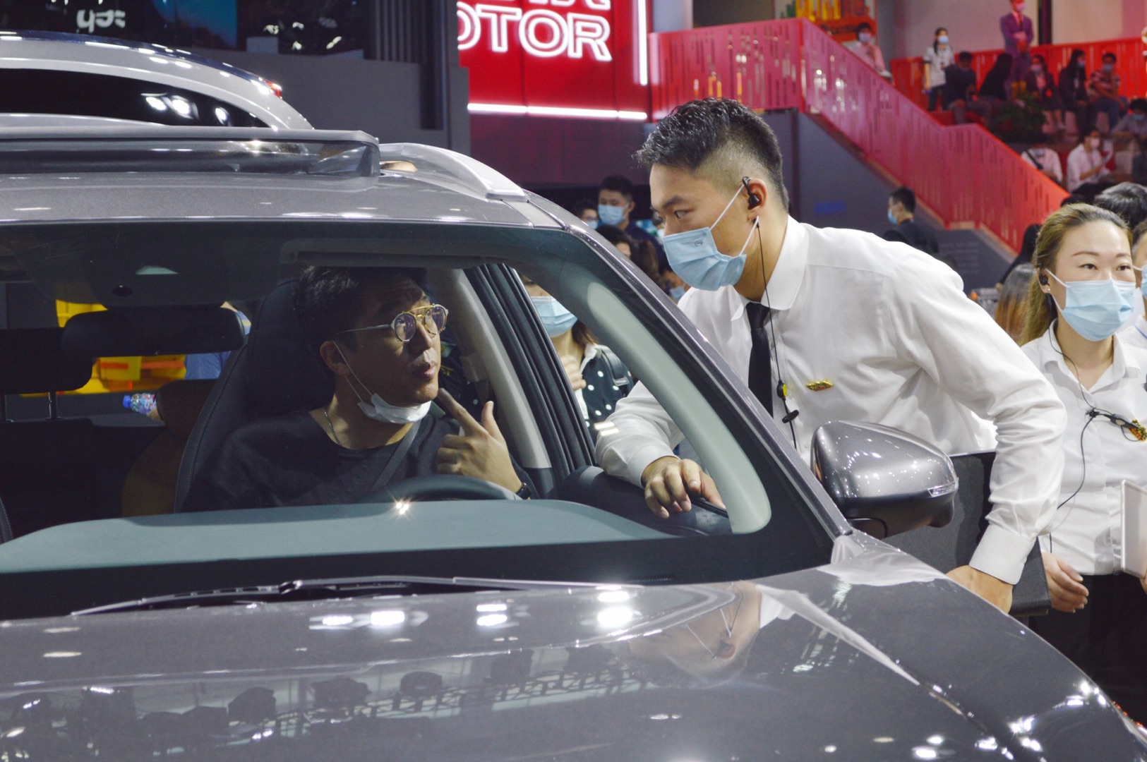 广州车展车模小姐姐,2019上海国际车展广汽传祺车模