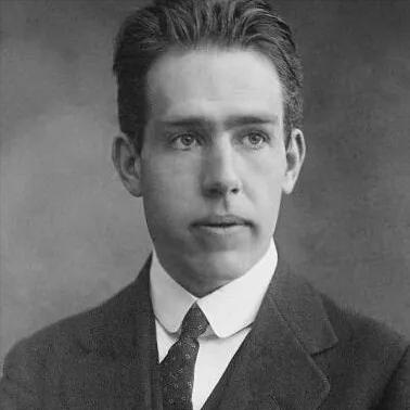 这位世界著名足球运动员为何将爱因斯坦视为一生对手?