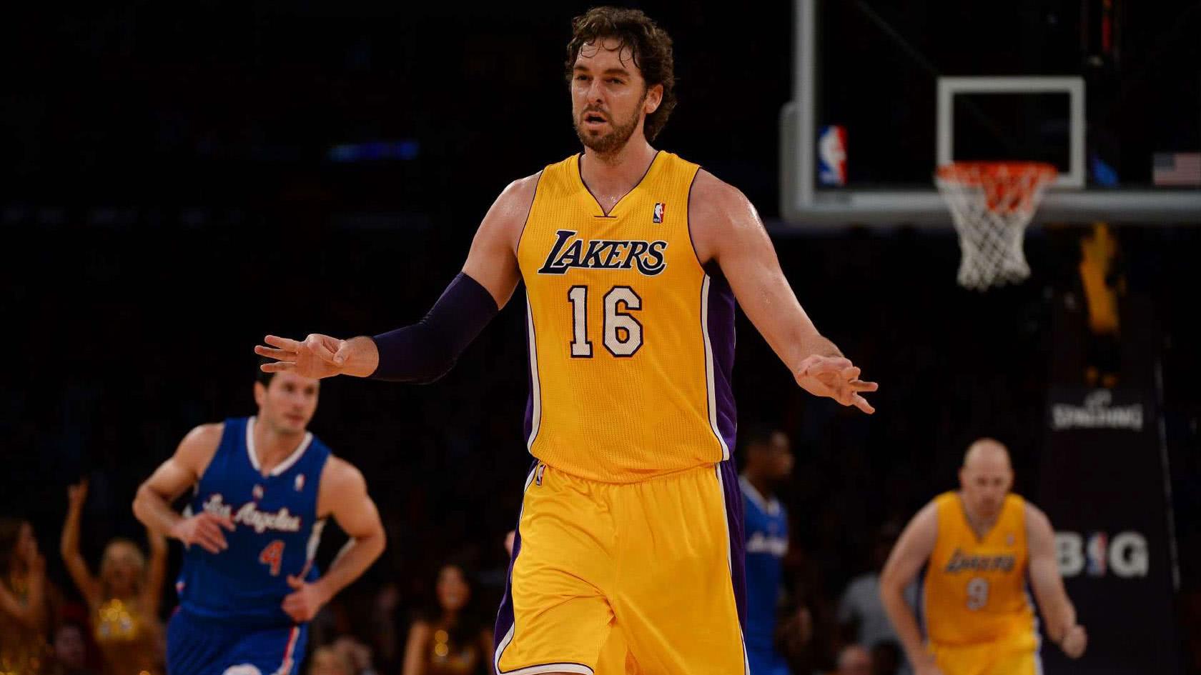 珍妮巴斯感谢魔术师,珍妮巴斯退役加索尔球衣