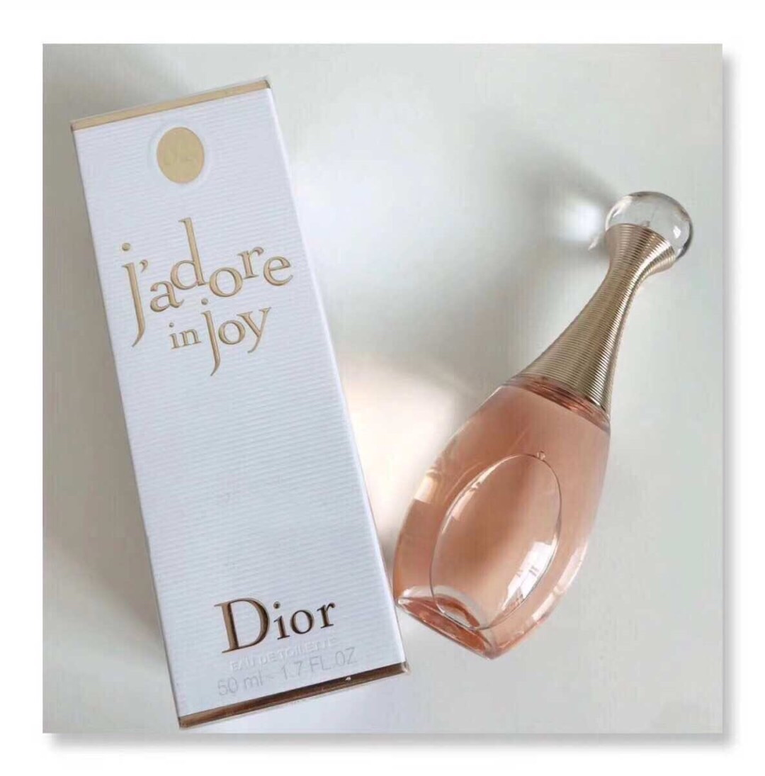 每个姑娘都应该拥有自己的香水,女人一定要有自己喜欢的专属香水