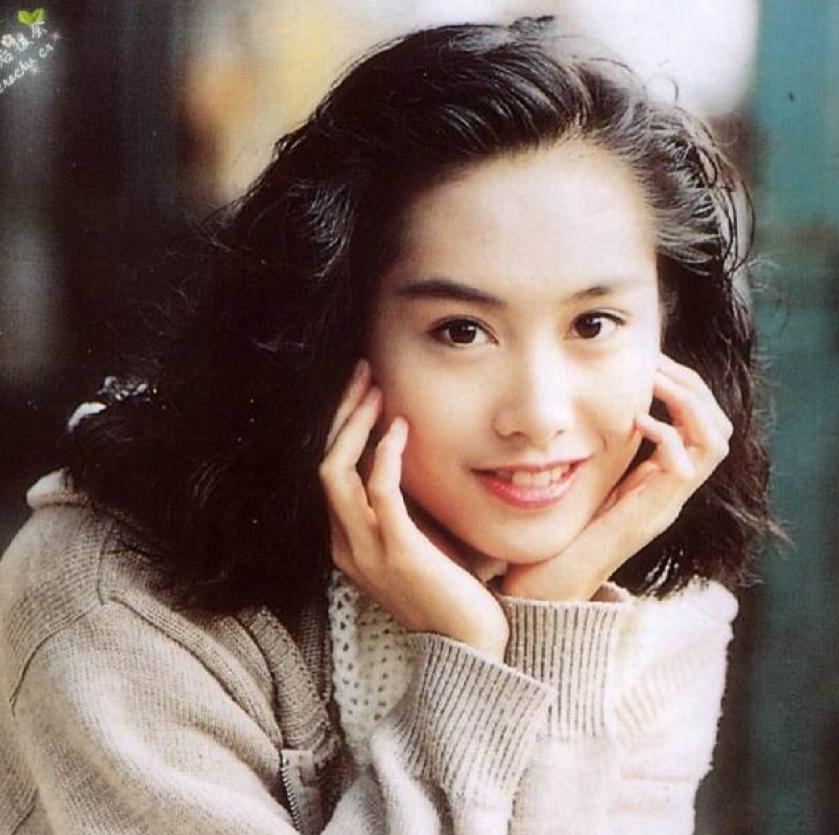 57岁周星驰历经4段感情，罗慧娟对他影响最为深，莫文蔚不计前嫌