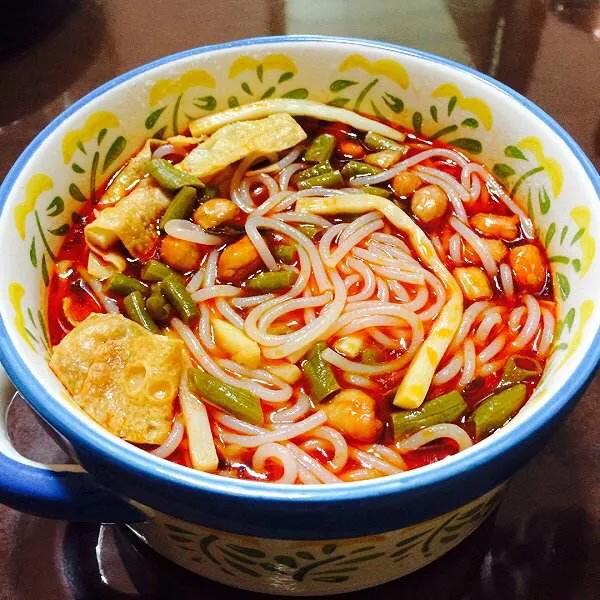 正宗柳州螺蛳粉做法配方详细教程,正宗柳州螺蛳粉秘密汤料配方