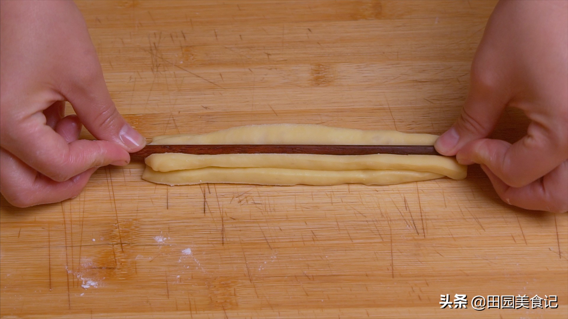 在家就能炸出蓬松酥脆的油条,油条怎么做到蓬松酥脆健康
