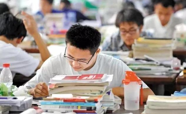 学硕和专硕区别可以自己选择吗,学硕和专硕哪个更值得选择