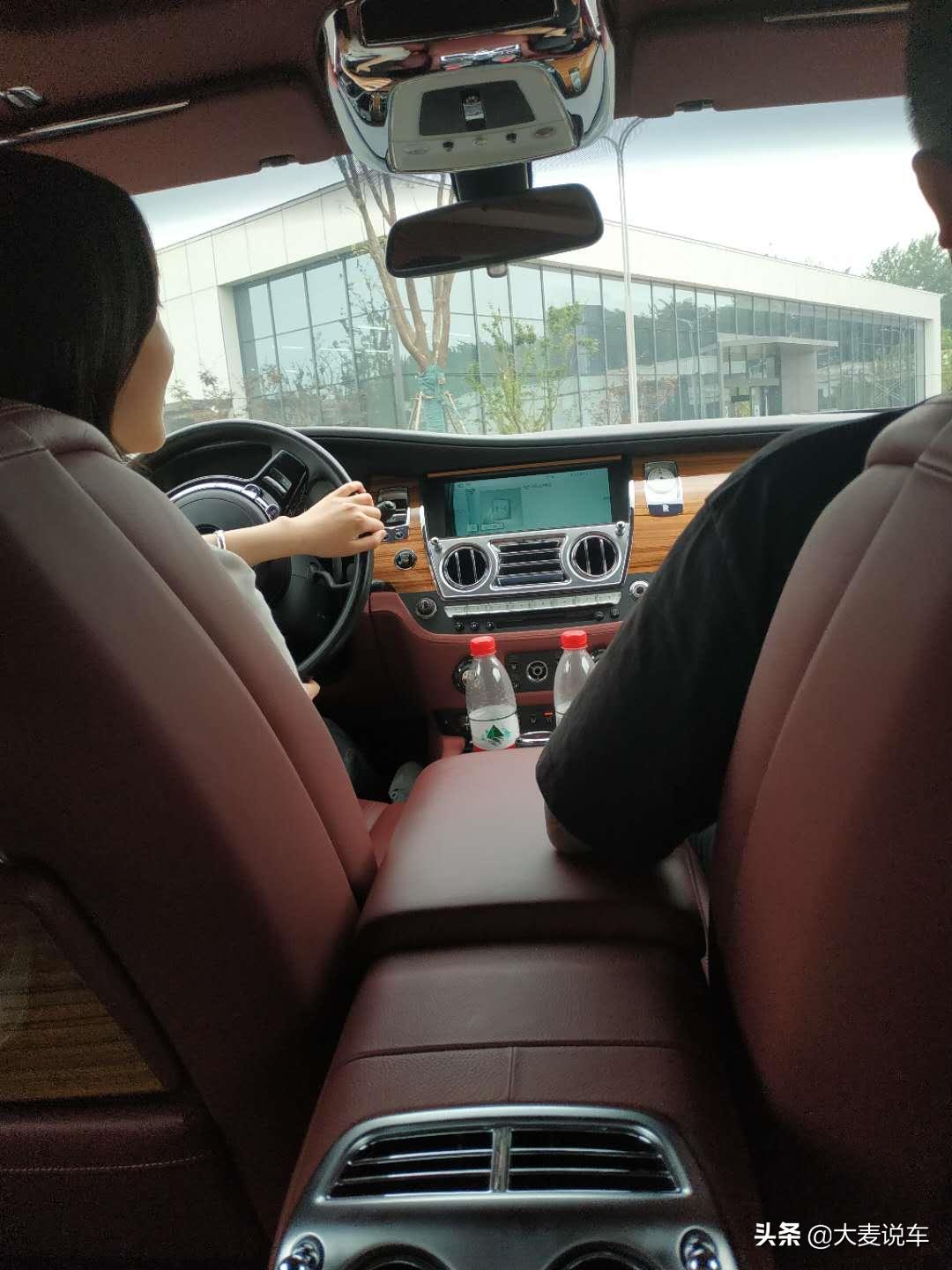 劳斯古斯特试驾,夏东劳斯莱斯古思特试驾视频