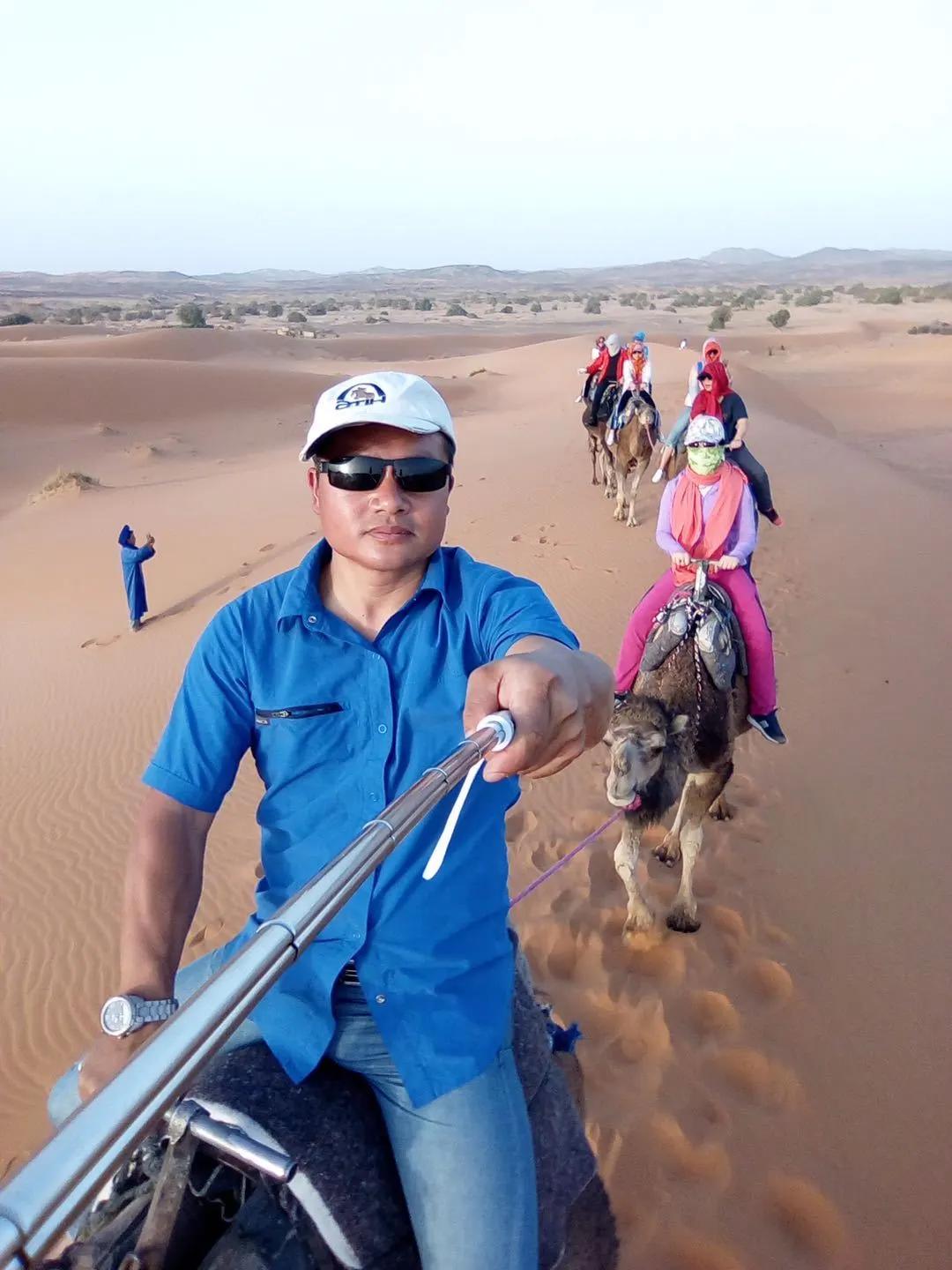 万能张与嬉嬉旅行