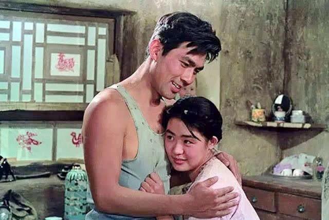 捧红姜文潘虹的谢晋，85岁去世被恶意*谤诽**，83岁遗孀见到人性之恶