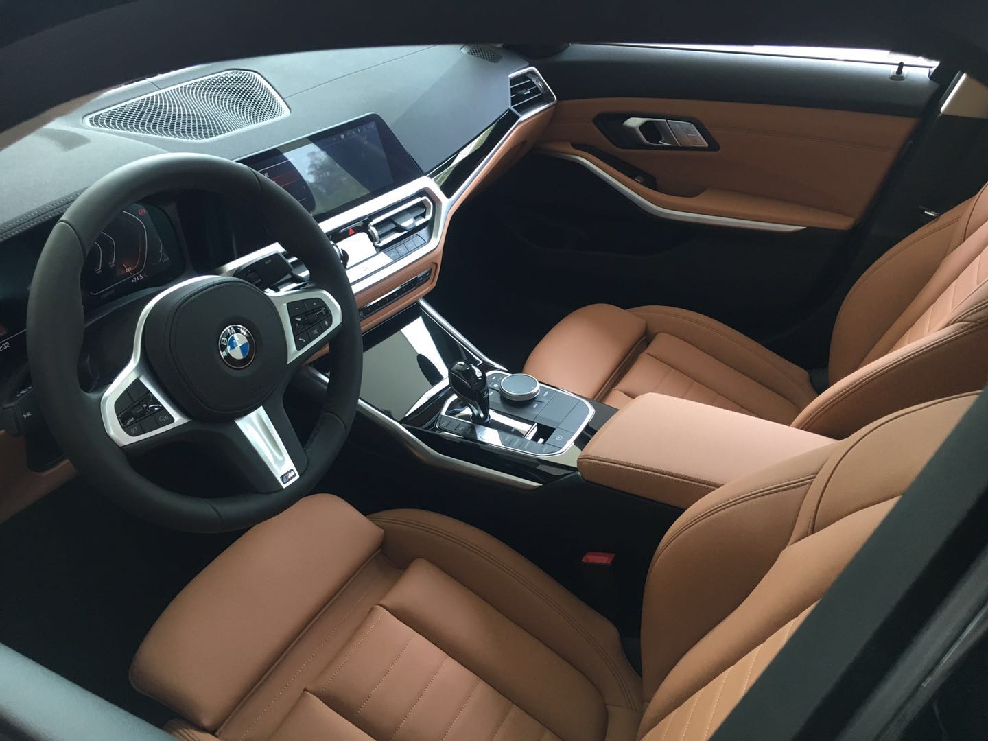 探店宝马三系最新款320li价格,宝马3系全国哪里4s店最便宜