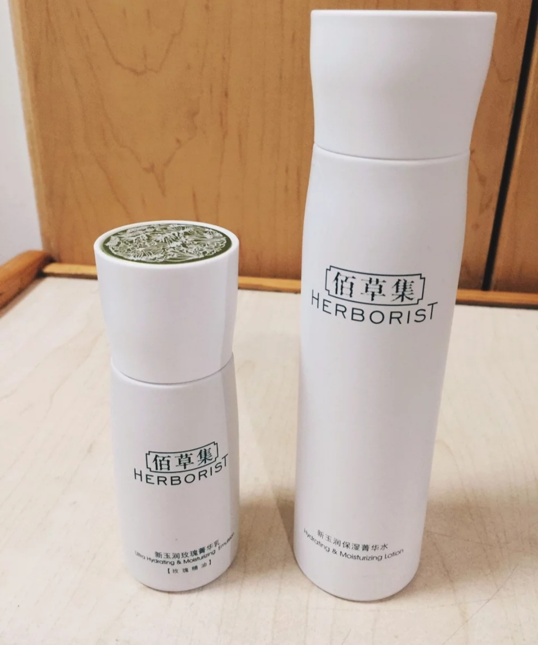 百雀羚和佰草集哪个适合干皮肤,国货护肤品牌百雀羚自然堂