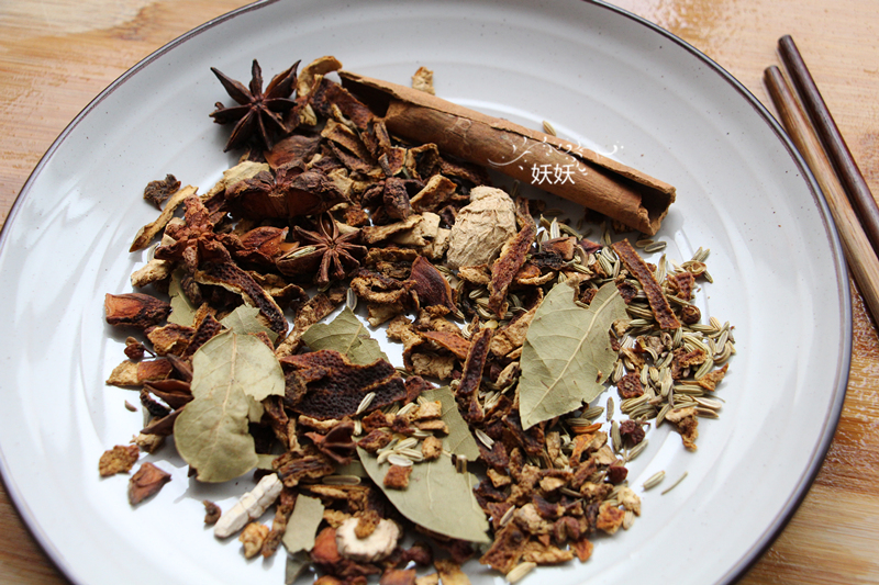 卤牛肉，记住这些小窍门，牛肉不老不碎有嚼头，方法简单一学就会