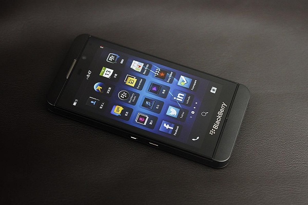 黑莓第一款触摸屏手机,黑莓全触屏手机有哪些