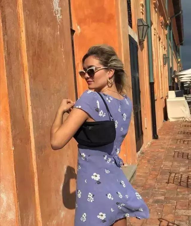 奶奶都嫌丑的包被Jennie背过后，有半个地球的时尚博主疯狂求同款