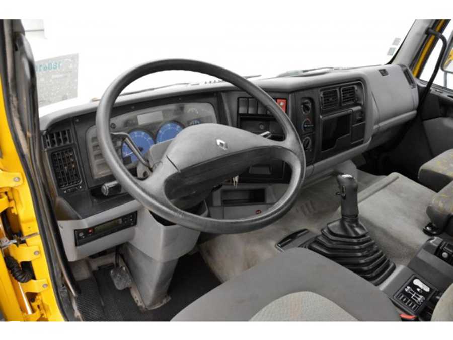 雷诺Kerax泵车实拍,专为恶劣工况而生，如今见到这样的老车太难得