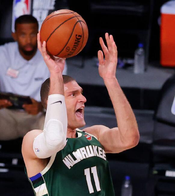 雄鹿字母哥最近集锦,字母哥遭驱逐利拉德逆转