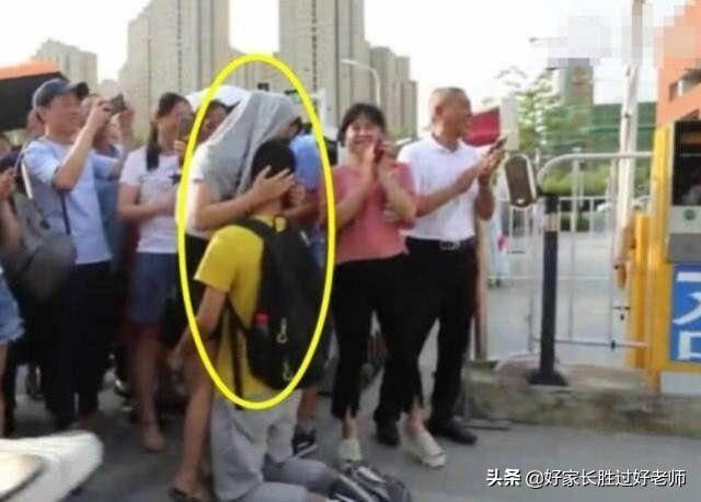 跪谢母亲考生斩获635分，其母亲不仅颜值高，育儿方法更值得学习