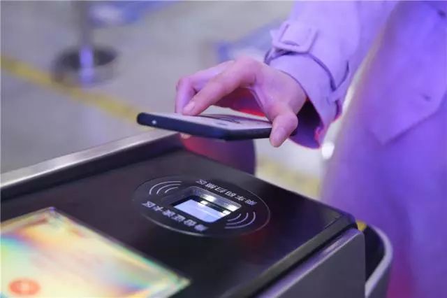 致敬郑州北龙湖,郑州暴雨感人瞬间致敬子弟兵