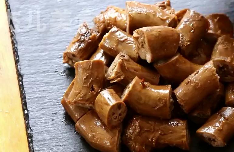 这才是麻辣绝味鸭脖正宗做法,鸭脖怎么样做肉质紧实