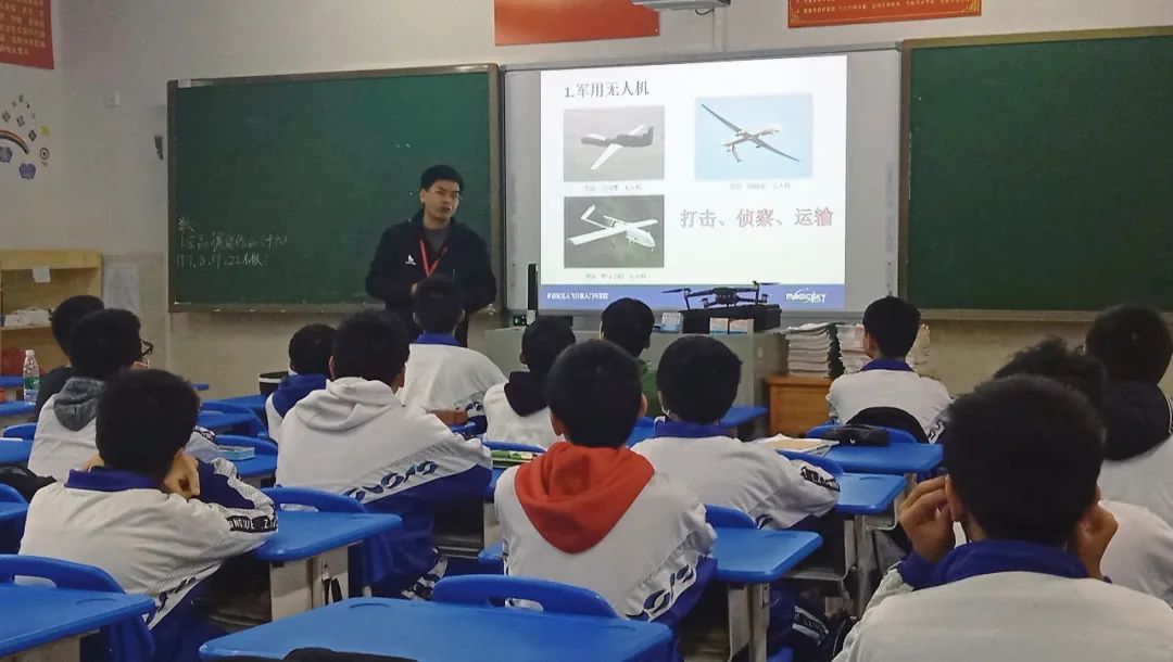 广西无人机培训中专班,广西科技商贸高级技工学校无人机