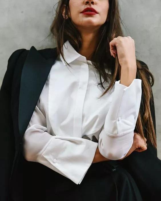 衣服发黄用什么漂白水好用,白衣服发黄漂白剂是最好用的吗