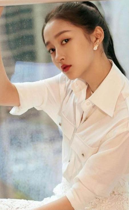 关晓彤穿露腰装,关晓彤穿露腰装图片