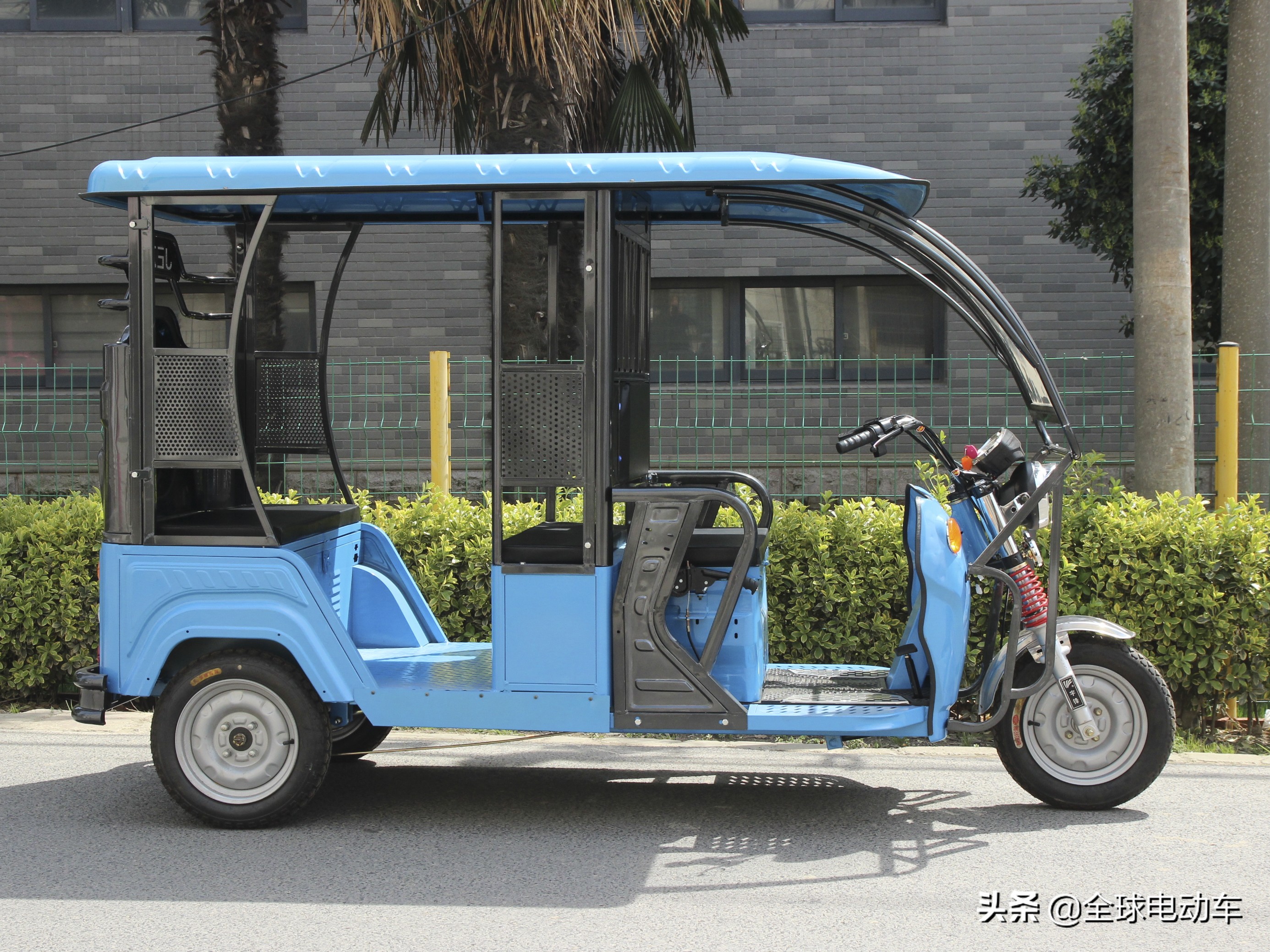 车胎被钉子扎补胎还是换胎,车轮胎扎破了补胎多少钱