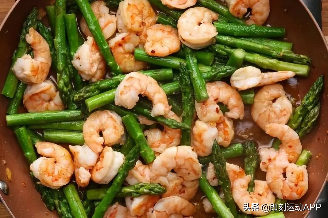 这才是芦笋最正确的做法营养健康,减肥食谱鸡肉卷芦笋