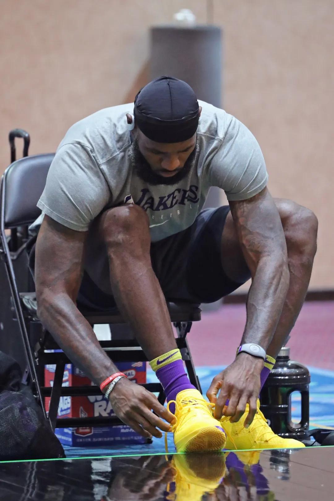 nba球员上脚aj36塔图姆,海沃德16-17赛季上脚战靴