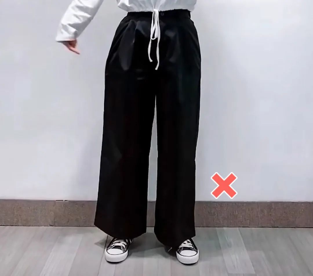 什么腿型可以显高,黑裤子显瘦还是白裤子显瘦