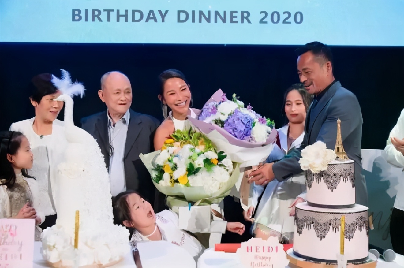 曝洗米华与女友分手照片,洗米华情人近照