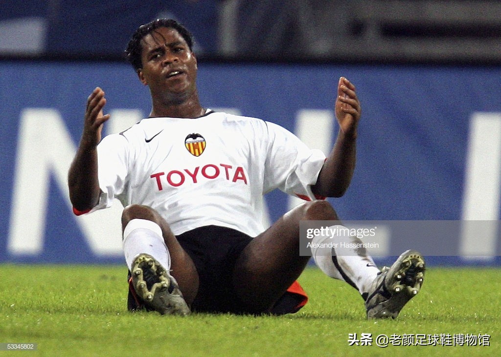 踢翻米兰王朝的贾府少年，身背“杀人犯、强奸犯”恶名的荷兰锋霸