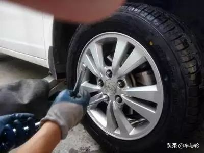 轮胎实体店和网上价格差别大,途虎轮胎网上买还是实体店买