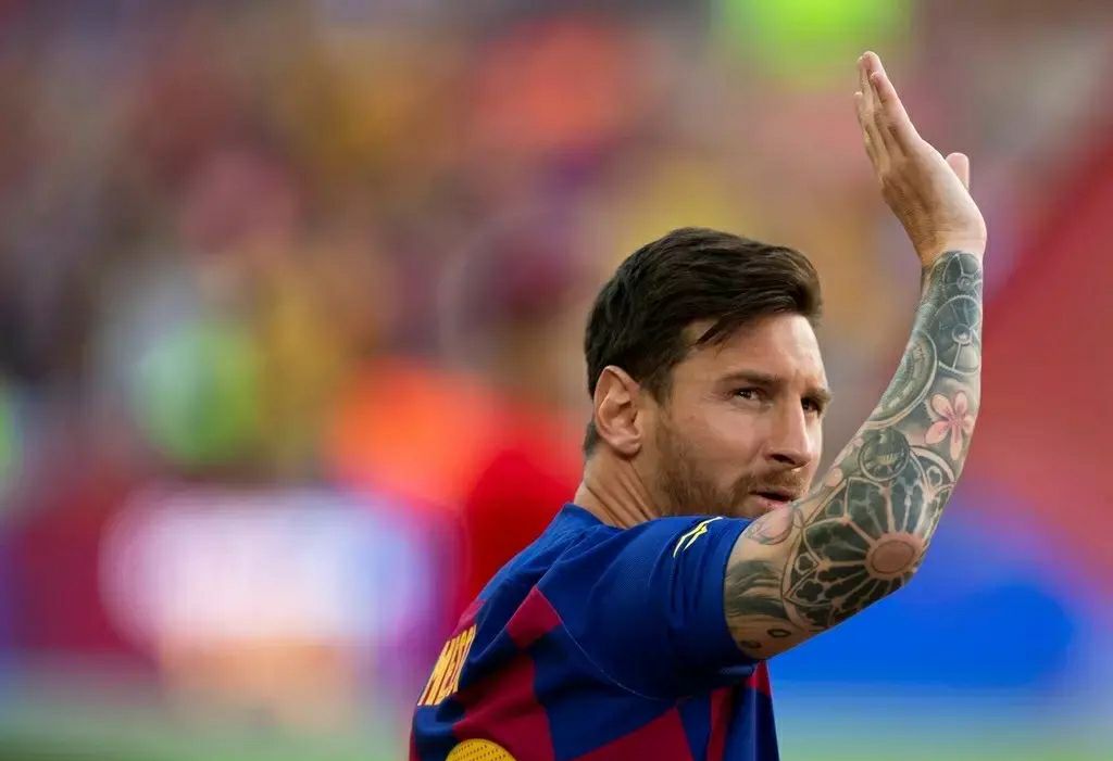 梅西状态下滑?官方打脸!他的这脚任意球当选欧足联赛季最佳进球